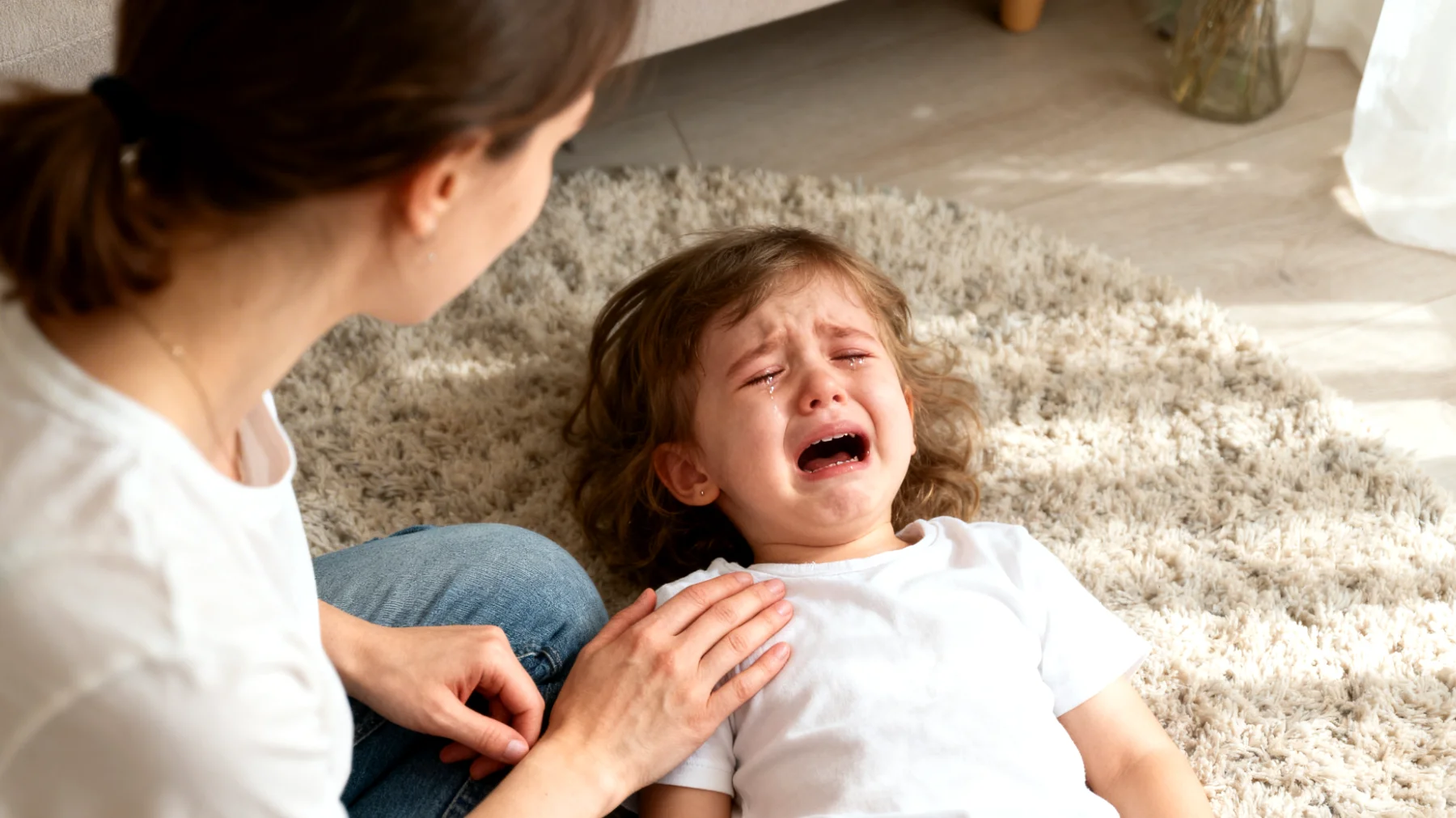 Mama ma trudności z radzeniem sobie z intensywnymi emocjami swoich dzieci - ich płaczem, wybuchami złości, lękami i strachami - i potrzebuje skutecznych strategii, aby im towarzyszyć i pomagać w regulacji emocjonalnej."